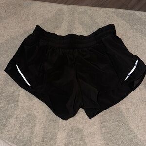 2.5 inch lulu hotty hot short